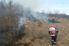 Jön a tavasz: tarló- és bozóttüzek okoznak gondot Arad megyében
