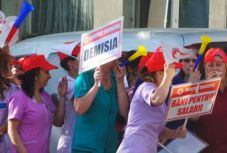 „Megfelelő pótlékokat akarunk a végzett munkánk után” – Bukarestben tüntetett a Sanitas