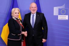 FRISSÍTVE - „Nyílt és őszinte” párbeszéd zajlott Timmermans és Dăncilă között