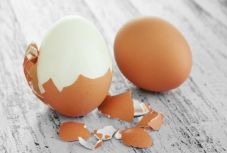 Villámgyors technika a főtt tojás pucolására