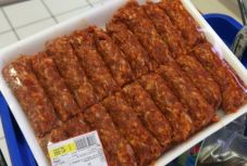 Másfél tonna szalmonellás miccshús került Maros megyei háztartásokba