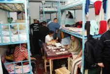 Ezért lettek hirtelen olyan keresettek a túlzsúfolt romániai börtönök