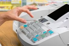 Az elektronikus naplós pénztárgépeket ellenőrzi március 15-étől az ANAF