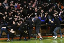 Férfi kézi: csatatérré vált a pálya a Steaua-Dinamo mérkőzés előtt