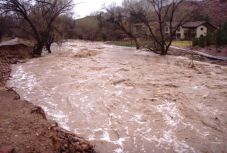 Elsőfokú árvízriasztást adtak ki 14 folyó vízgyűjtő medencéjére