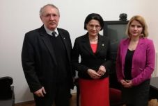 MOGYE-ügy: a magyar orvosképzés önállóságának helyreállítását követelő petíciót adtak át