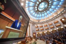 Szerdán 14 órától tárgyalja újra a parlament két háza az idei költségvetés tervezetét