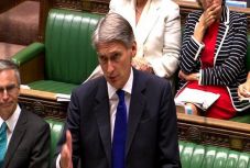 Brit pénzügyminiszter: komoly felfordulást okozna a megállapodás nélküli Brexit