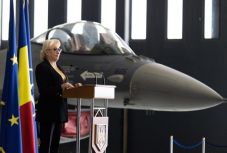 Szolgálatba állt az F-16-os vadászgépekből álló első román repülőraj