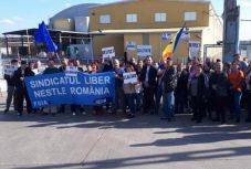 Elégedetlenek a Nestlé elbocsátott alkalmazottai a 13 havi fizetésnek megfelelő végkielégítéssel