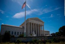 Washingtonnak joga van a kitoloncolásra váró migránsok fogva tartására 