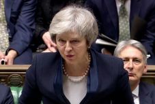 Theresa May brit kormányfő csak rövid Brexit-halasztást kér
