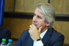 Elvetette az alsóház a pénzügyminiszter elleni indítványt