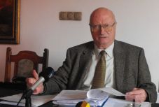 Fekete március: pontosított Kincses Előd a „pofába ömlesztés” kapcsán