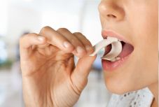 Így távolíthatja el a rágógumit a ruhából