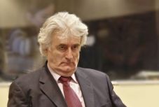 Életfogytiglant kértek Radovan Karadžić-ra