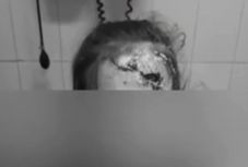 Kétszer is fejbe dobta paradicsomkonzervvel a 6 éves kislányt