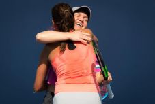 Halep magyar vesenyzőt legyőzve menetel előre párosban Miamiban