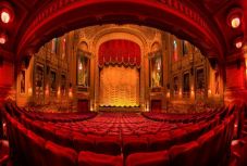 Bartha Réka: Transylvanian Nations’ Theatre: kósza ötlet színházalapításhoz