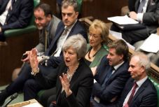 Jóváhagyta a londoni alsóház a Brexit halasztását