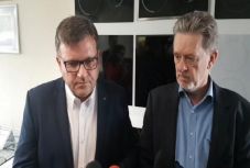 A munkaügyi miniszter közvetít az Electrolux-sztrájkban