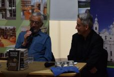 Nyakkendőről, szabadságról, alkoholról beszélt Bodor Ádám Csíkszeredában