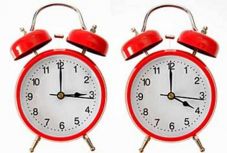 Vasárnap átállítjuk az órákat. Pár év, és már nem lesz rá szükség?