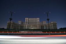 Föld órája: több romániai közintézmény lámpát olt