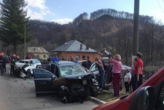 Két ember vesztette életét egy autóbalesetben