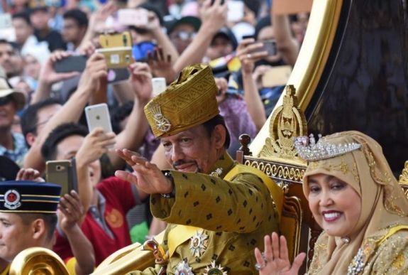 Mától halálra kövezik a házasságtörőket és a melegeket ebben az ázsiai országban