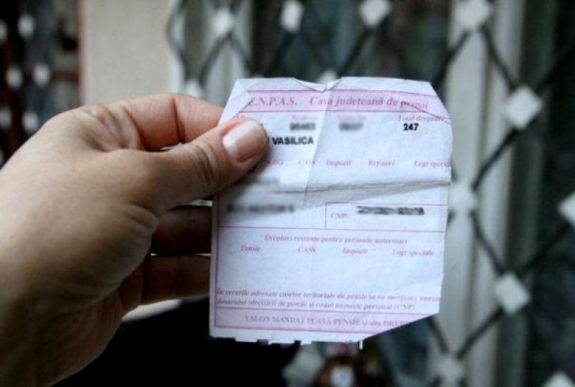 Csökkent a nyugdíjpénztár éves hiánya: egyik zsebéből a másikba teszi az állam a pénzt