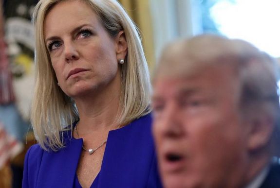 Trump bejelentette, hogy távozik posztjáról a belbiztonsági miniszter