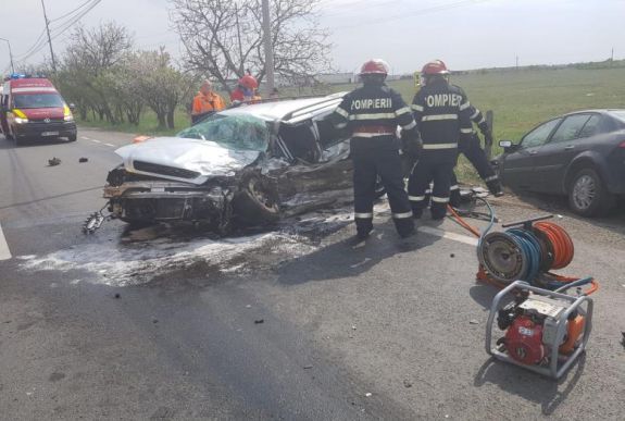 Három gépkocsi ütközött össze Nagyváradon, hárman kórházba kerültek