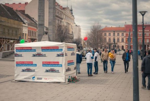 „Büntetőügyesek nélküli közéletet”: megfelel az alkotmányos előírásoknak a kezdeményezés