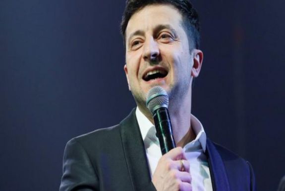 A legutóbbi felmérések szerint Zelenszkij fölényesen legyőzné Porosenkót