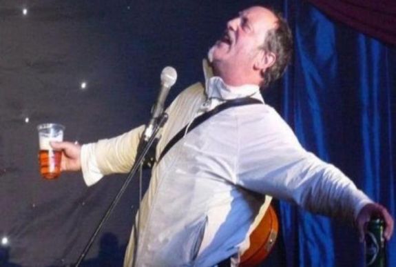 A közönség nevetett, amikor fellépése közben meghalt a komikus