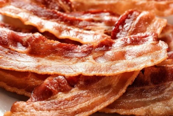 Már napi három szelet bacon is növelheti a rák kockázatát