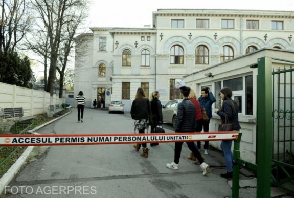 Nincs tanítás egy bukaresti iskolában, mert agyhártyagyulladásban meghalt egy diáklány