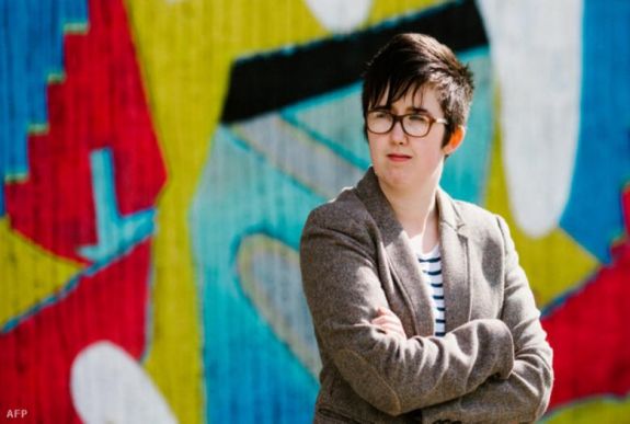 Meghalt egy újságíró Észak-Írországban, miközben egy zavargásról tudósított