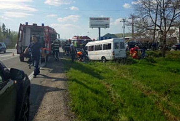 Felborult egy kisbusz Magyarkapuson, tizenegy sérült