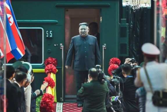 Kim Dzsong Un páncélvonata áthaladt az orosz határon