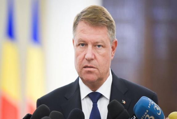 Aláírta Johannis az ügyvivő miniszterek kijelöléséről szóló rendeleteket