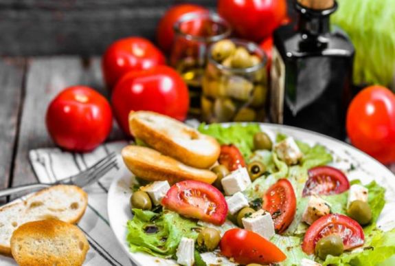 A túlevés ellen is hatásos lehet a mediterrán étrend 