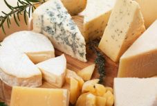 Egy kutatás szerint boldogabbá tesz a sajtevés