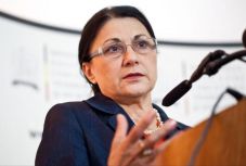 Sürgősségi rendelettel oldanák meg a rendes állásra jogosult tanárok helyzetét