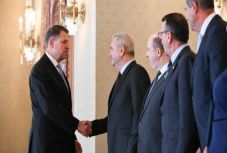 Jövő héten egyezet Johannis a parlamenti pártokkal az igazságügy helyzetéről