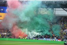 Így szólt a magyar himnusz kilencezer torokból a dunaszerdahelyi stadionban