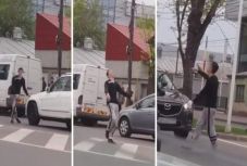 Kábultan lődörgött a zombidrogos az autók között