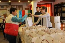 Több száz babacsomagot adtak át Háromszéken