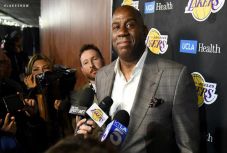 Távozik a Los Angeles Lakers éléről Magic Johnson